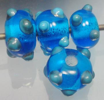 opaque dotted tourquise bead