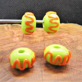 hellgrün mit orangener Welle