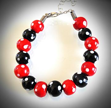 Rot-schwarzes Perlenset Kette, Armband, Ohrhänger