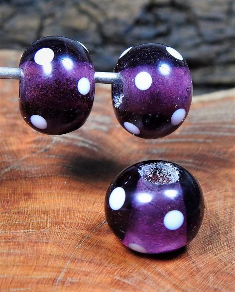 amethystfarbene Tupfenperle