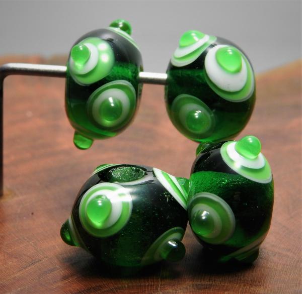 eyebead emerald green