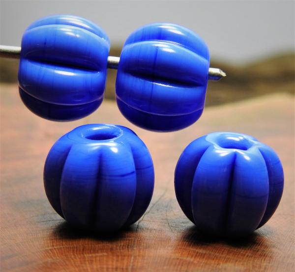 dunkle himmelblaue Melonenperle