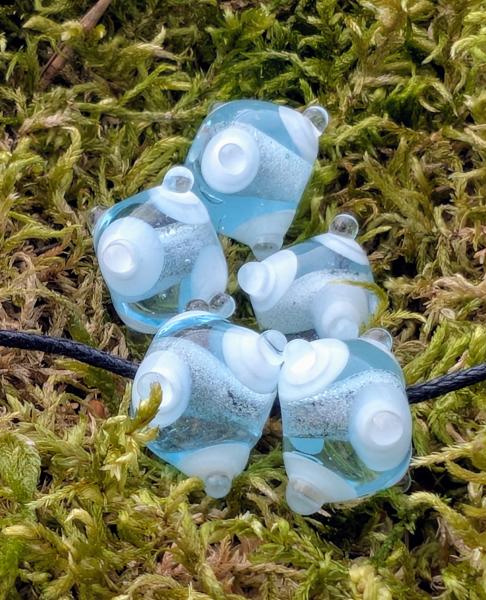 Eyebead light aquamarine