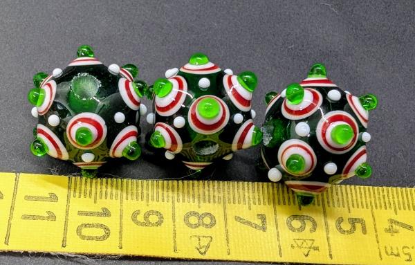 eye bead emerald green, white, red