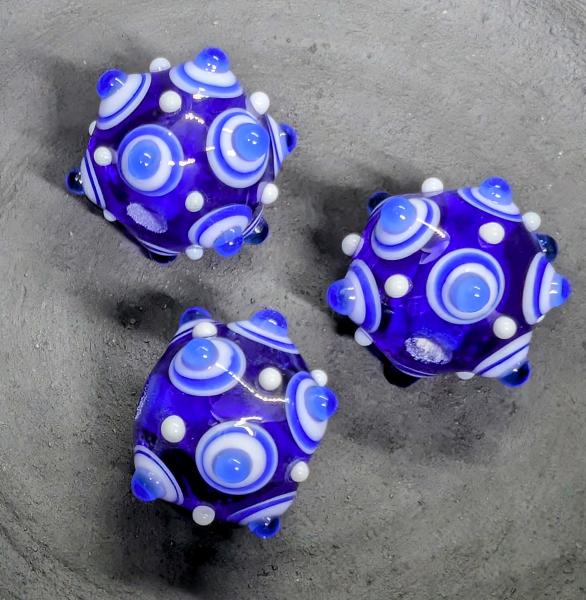 eye bead blue white cobalt