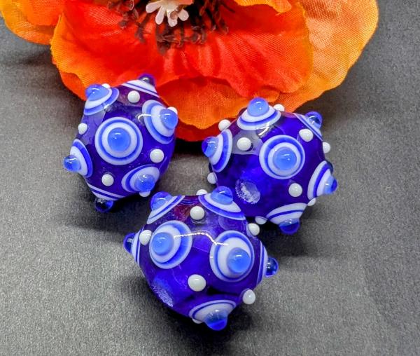 eye bead blue white cobalt