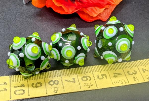 eye bead grass green white emerald